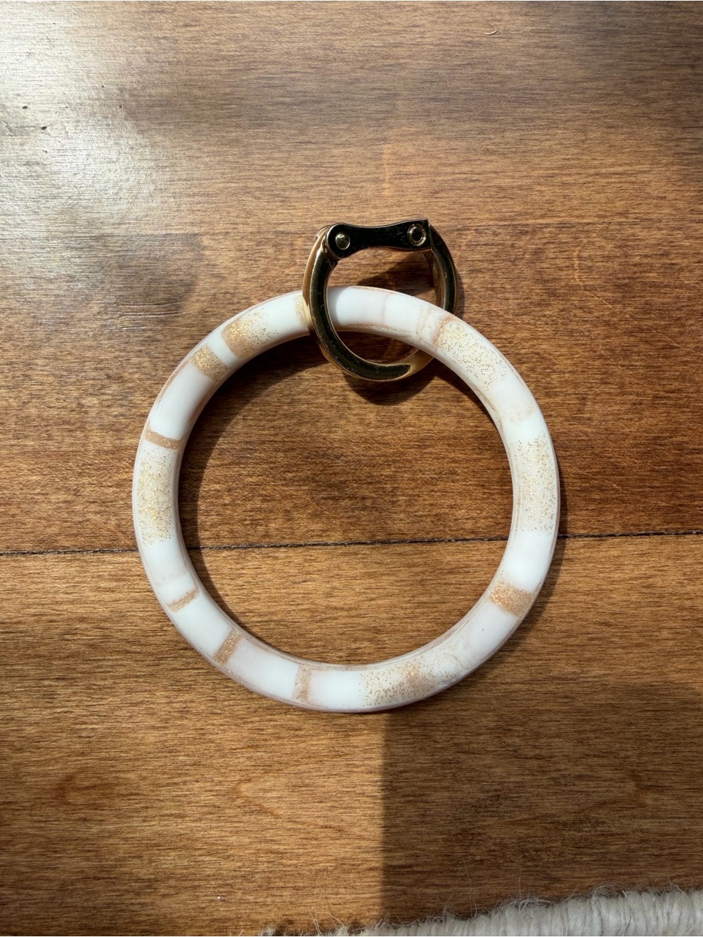 O Venture Big O White & Gold Key Ring
